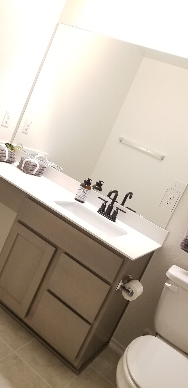 Building Photo - 6213 Albany Sleigh Dr