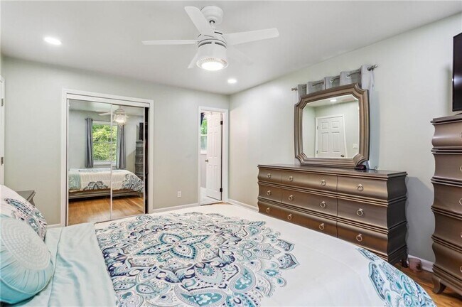 Building Photo - 2985 Dodson Dr