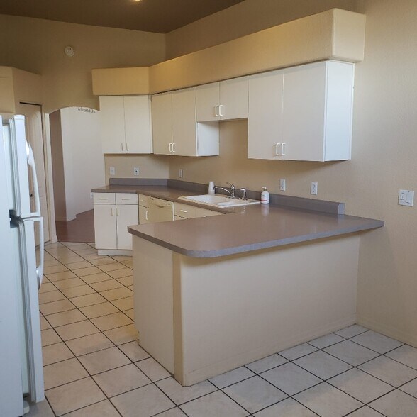 Building Photo - 14612 N Saguaro Blvd