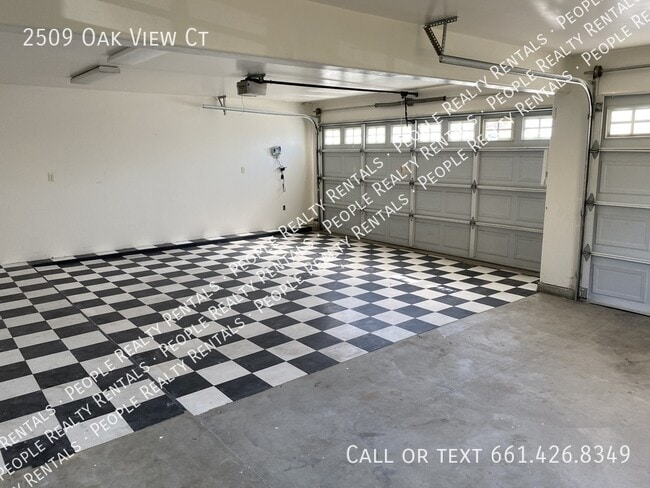 Building Photo - 2509 Oak View Ct