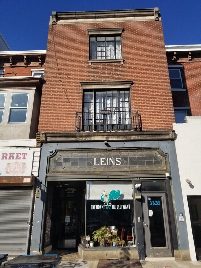 Building Photo - 2831 W Girard Ave