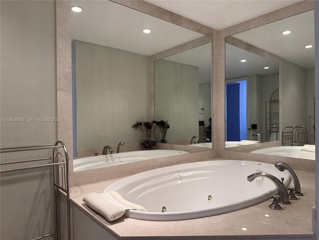 Building Photo - 1833 S Ocean Dr