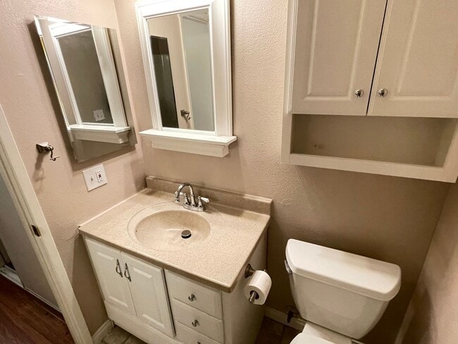 Building Photo - Unique Condo In Irvine