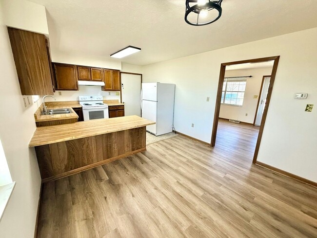 Building Photo - 500 Wesley Rd