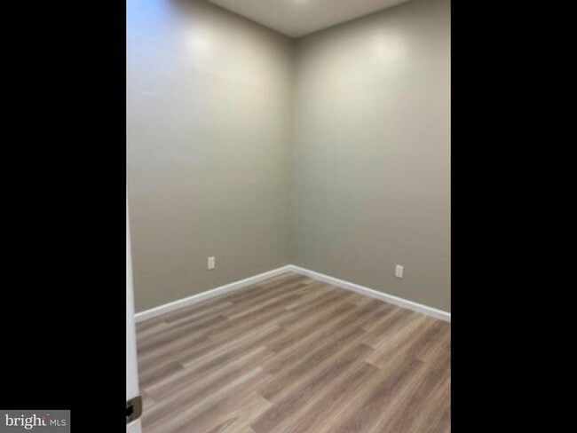 Building Photo - 187 Bridge St