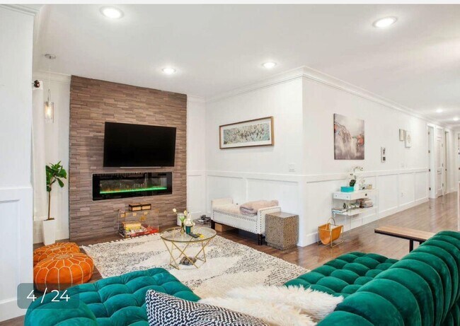 Building Photo - 65 Corbin Ave