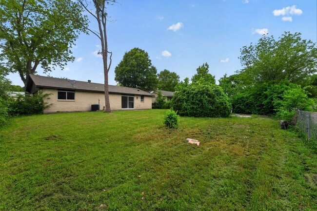 Building Photo - 302 Independence Dr