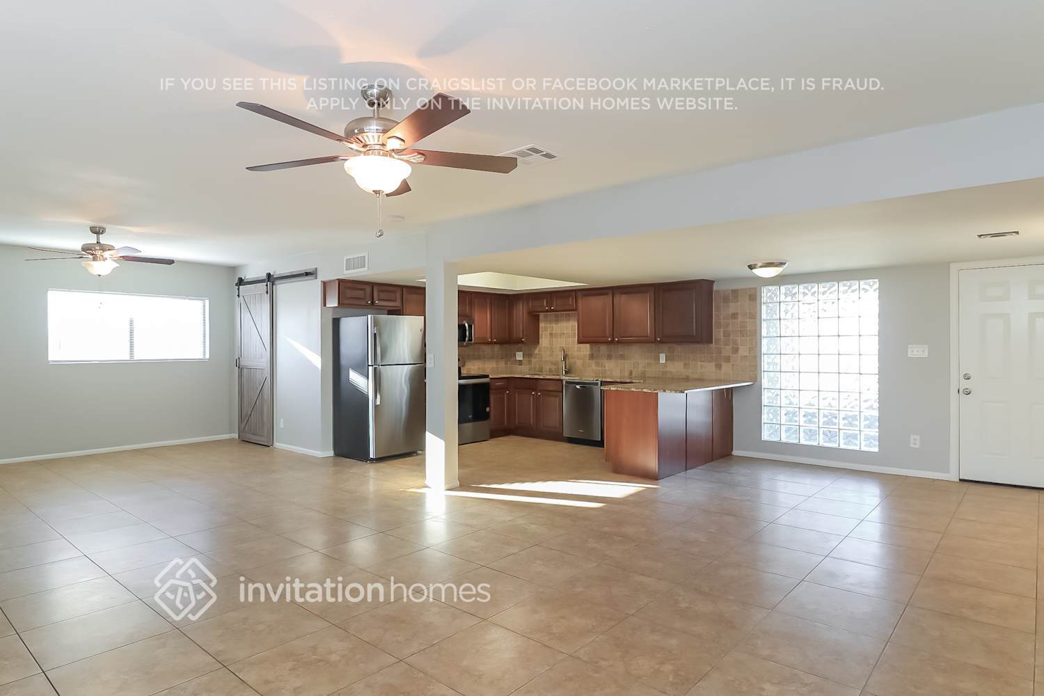 Building Photo - 3039 E Dahlia Dr