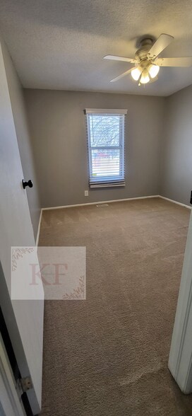 Building Photo - 9725 Fillmore St