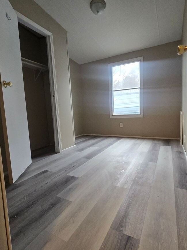 Building Photo - 3 bedroom, 2 bath Mobile Home in Yorktowne