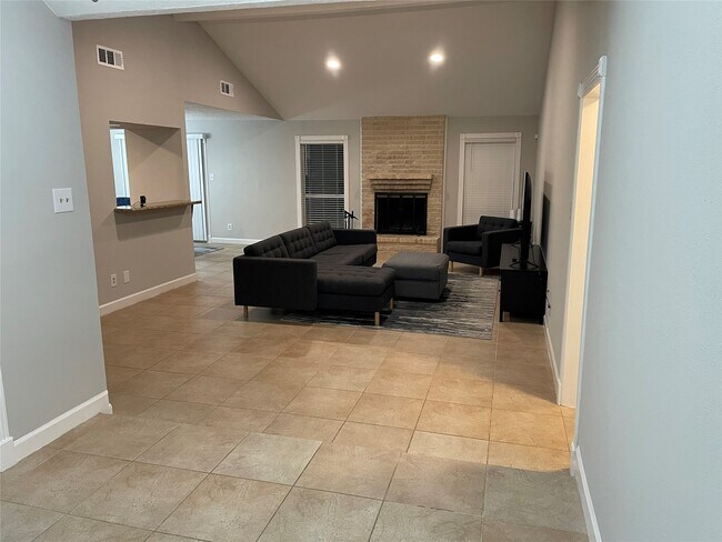 Building Photo - 16007 Mill Point Dr