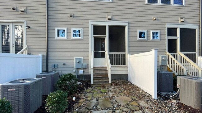 Building Photo - 831 Bankston Wds Wy