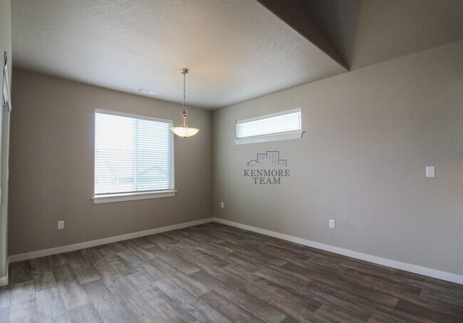Building Photo - 2950 Woodland Pl