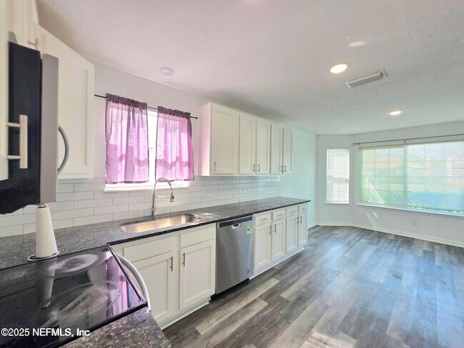 Building Photo - 6753 Newgate Cir E
