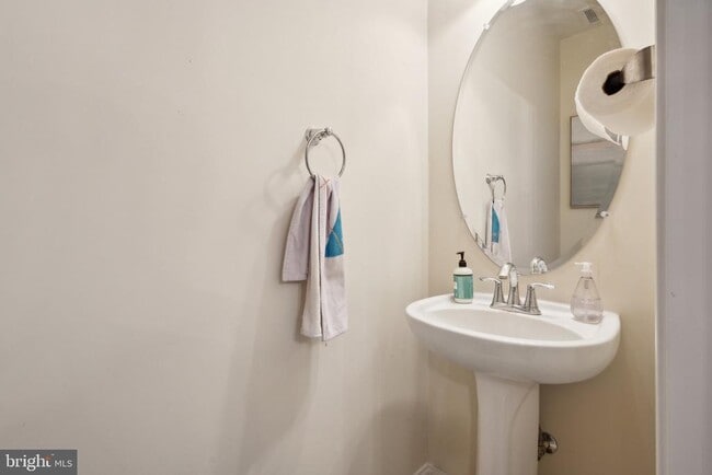 Building Photo - 15211 Lancashire Dr