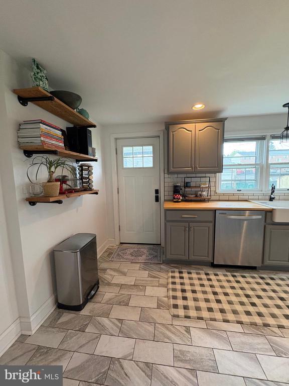 Building Photo - 509 D St