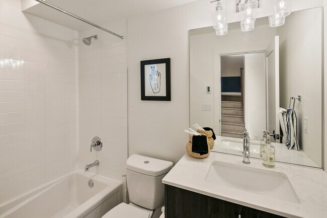 Building Photo - 516 Broadway E