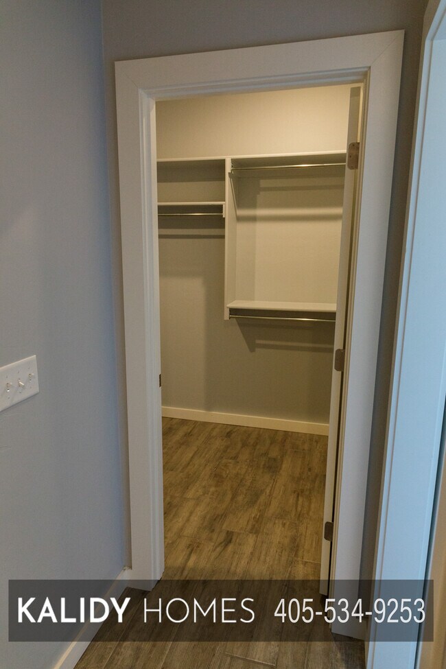 Building Photo - 306 Kirks Holw