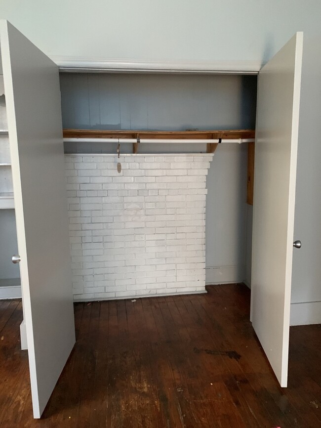 Building Photo - 916 2nd Ave