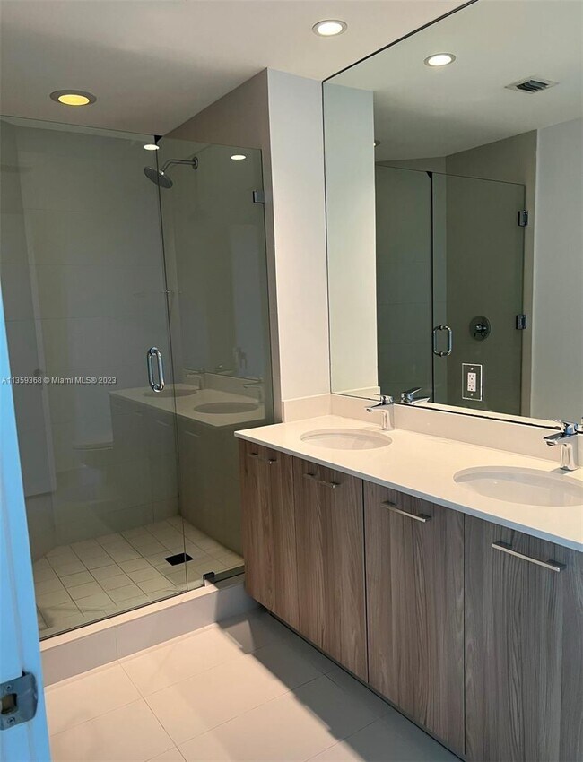 Building Photo - 501 NE 31st St