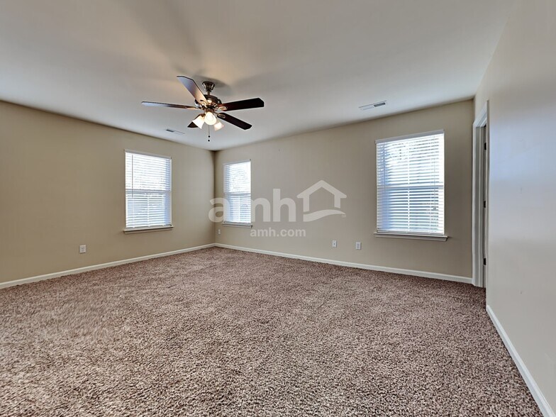 Building Photo - 206 Red Leaf Blvd