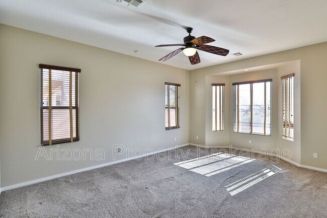 Building Photo - 2021 W Gloria Ln