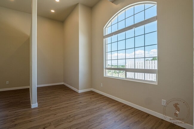 Building Photo - 2141 Redcliff Cir