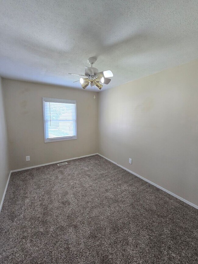 Building Photo - YOU CAN STOP YOUR SEARCH! Jeffersontown / Jtown Rental with 3 Bedrooms, 1 Full Baths, Ranch, 1 Ca...