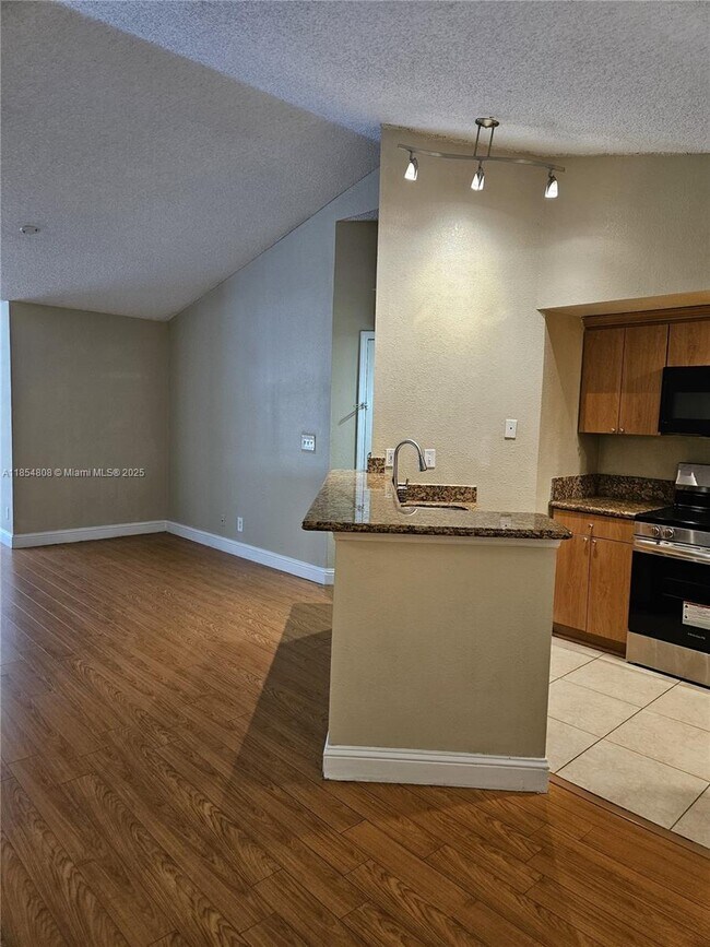 Building Photo - 731 Vista Isles Dr