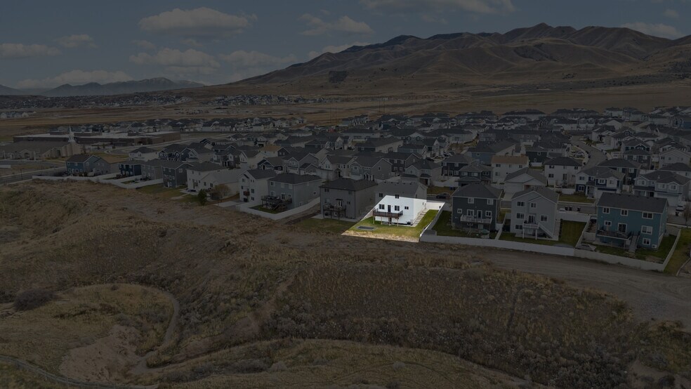 Building Photo - 4877 E Silver Ridge Rd