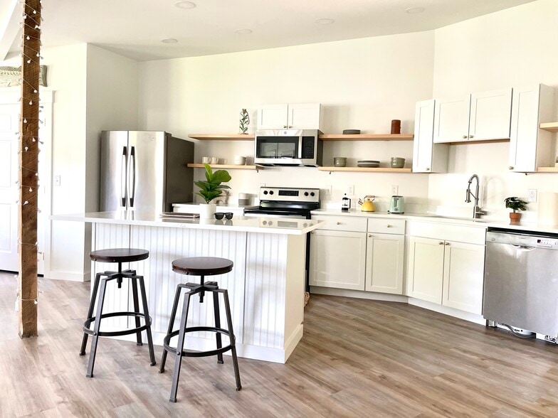 Building Photo - 17 Page St