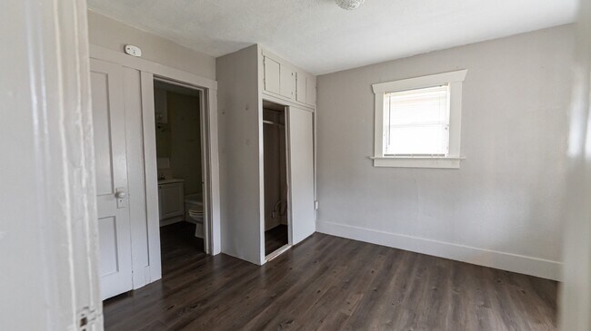 Building Photo - 725 N 10th Ave