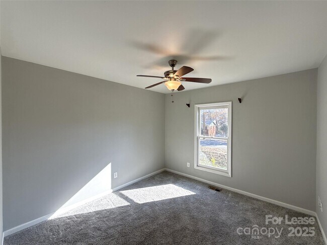 Building Photo - 1601 Starbrook Dr