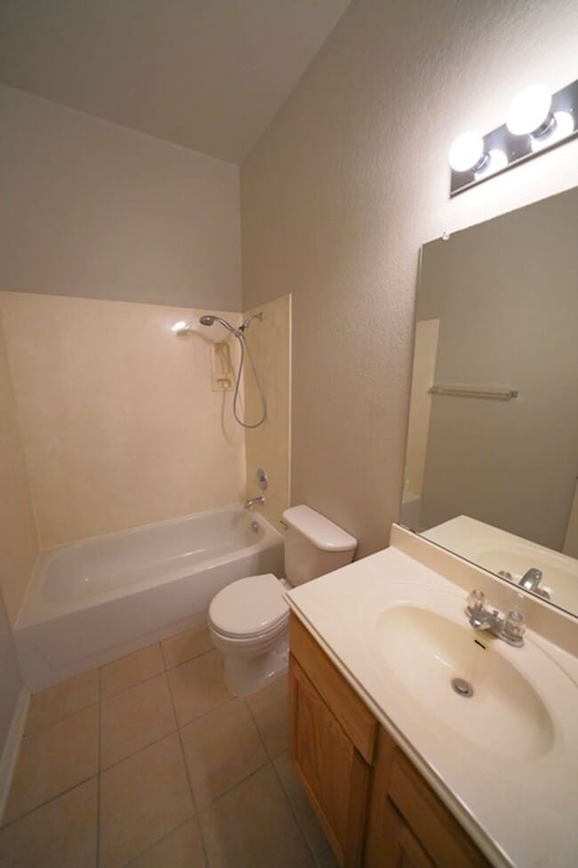 Building Photo - Gorgeous Single Story Home in Cibolo! Real...