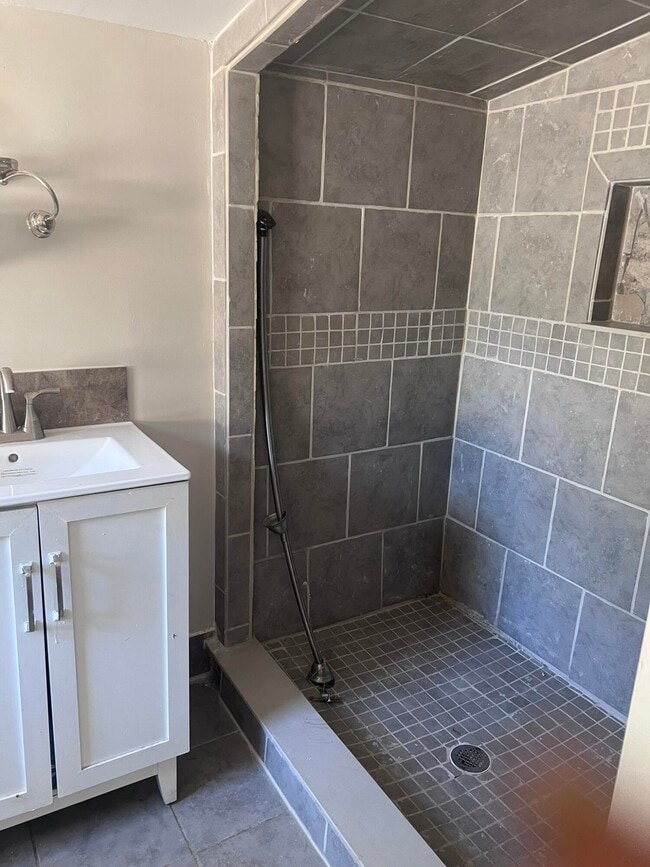 Building Photo - 2363 Susan Dr