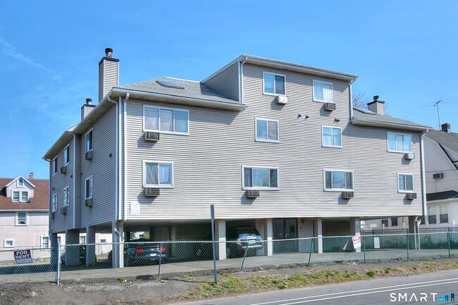 Building Photo - 638 Cove Rd