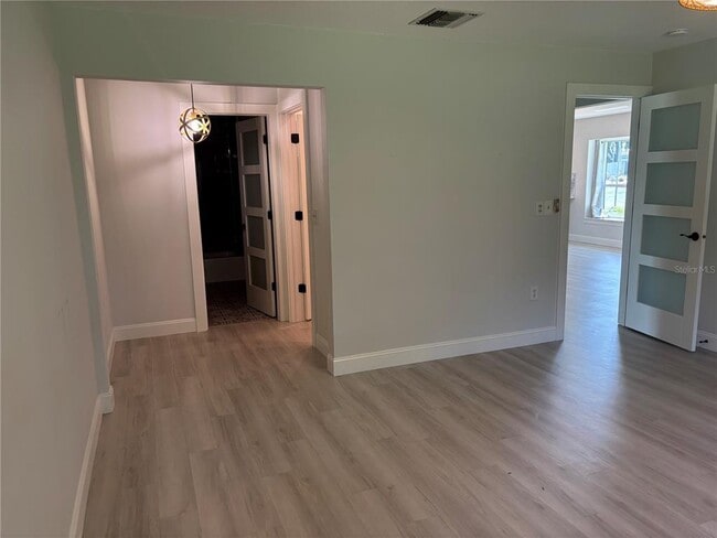 Building Photo - 996 N Beneva Rd