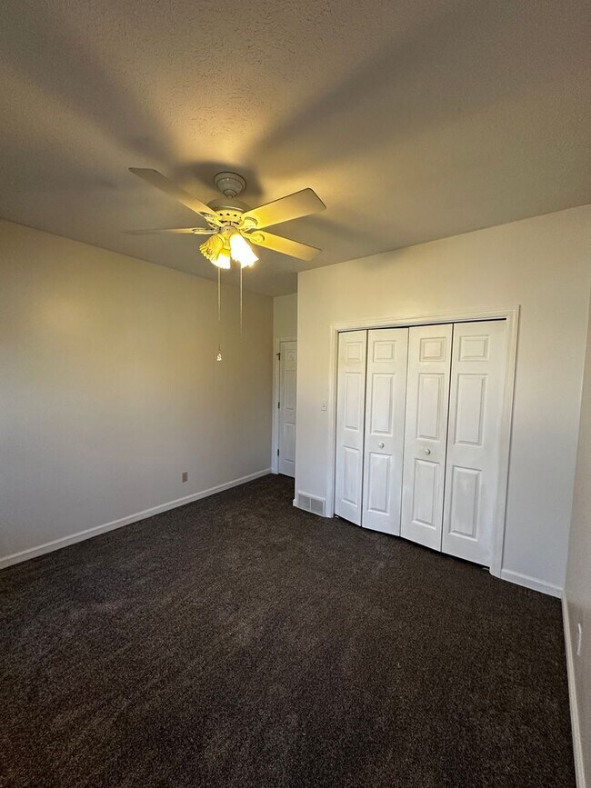 Building Photo - 1250-1254 Evans City Rd