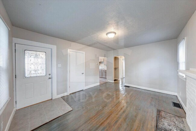 Building Photo - 4430 Crittenden Ave