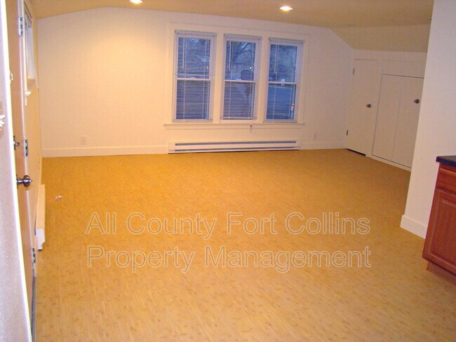 Building Photo - 612 W Oak St
