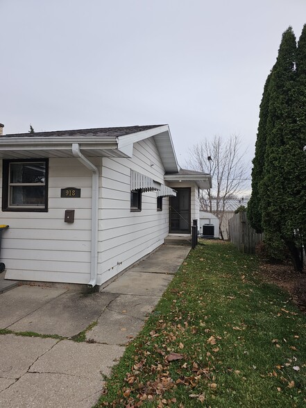 Building Photo - 918 12th St