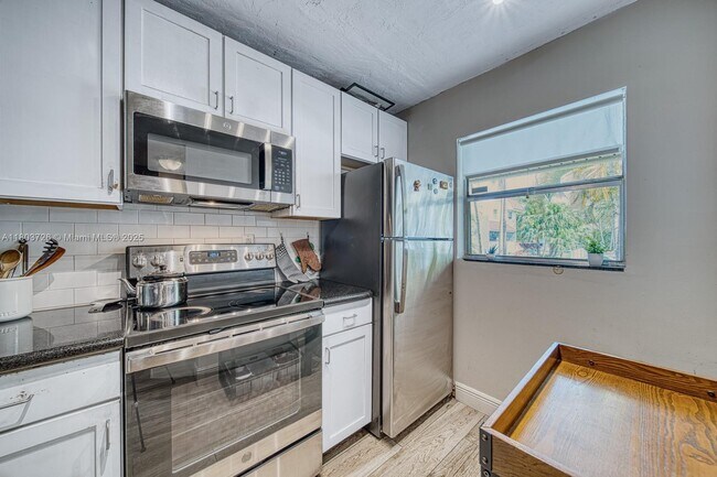 Building Photo - 4600 SW 67th Ave