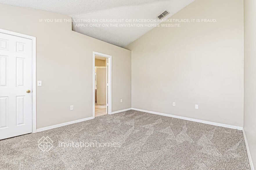 Building Photo - 1160 St Tropez Ct