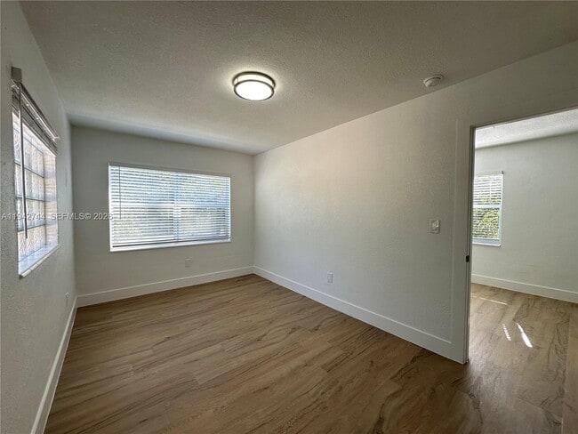 Building Photo - 3331 SW 15th Ave