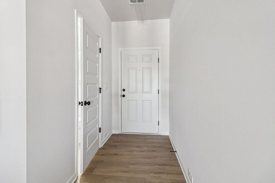 Building Photo - 708 Shetland Trl