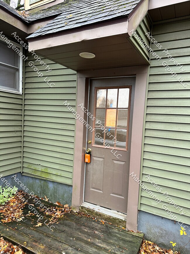 NW Side Upper Duplex 2 Bedroom Unit 1527 Hillcrest Ave NW Grand