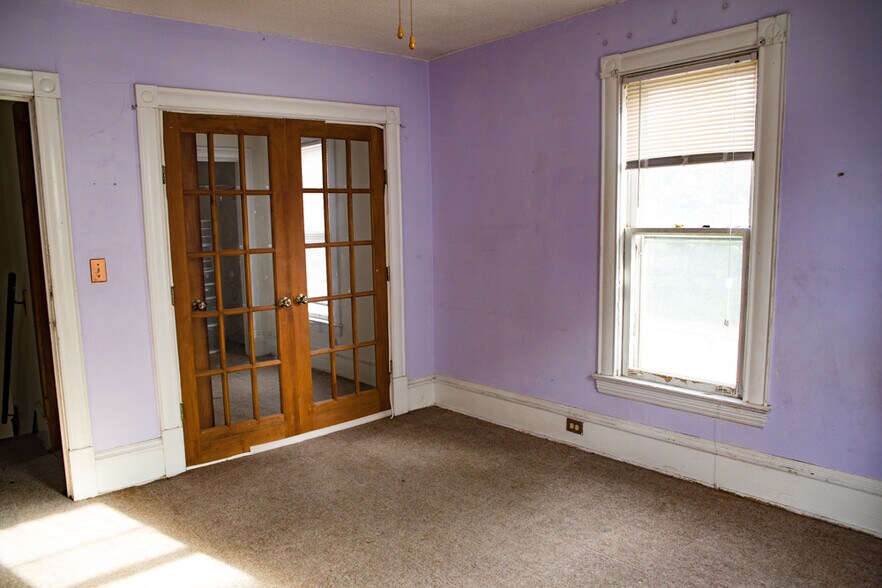 Building Photo - 1305 E Hennepin Ave
