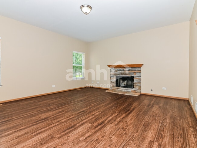 Building Photo - 204 Winding Trl