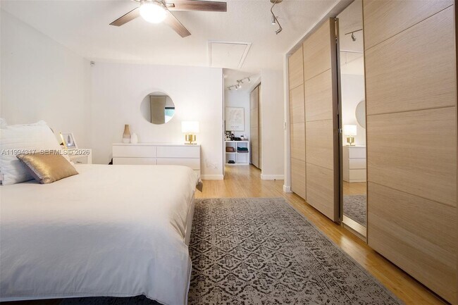 Building Photo - 524 Village Lake Dr