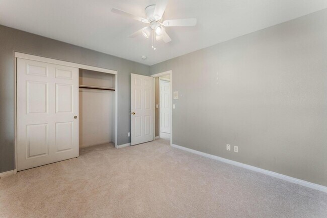 Building Photo - Luxurious Home in Gated Community